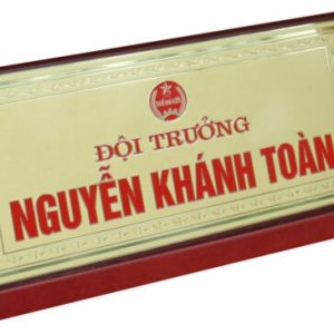 Biển đồng chức danh đế gỗ 05
