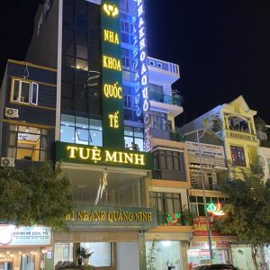 Biển chữ nổi sáng mặt - Nha Khoa Quốc Tế - Hạ Long